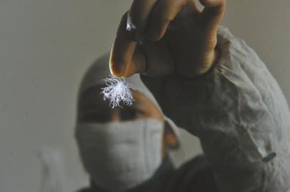 揭秘低价羽绒服猫腻:标90%鸭毛绒检测含绒量仅9%